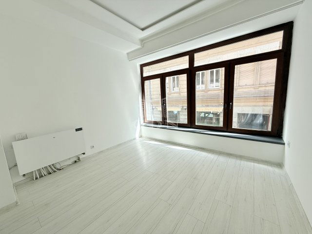 Eladó téglalakás, Budapesten, V. kerületben 73.9 M Ft, 1 szobás