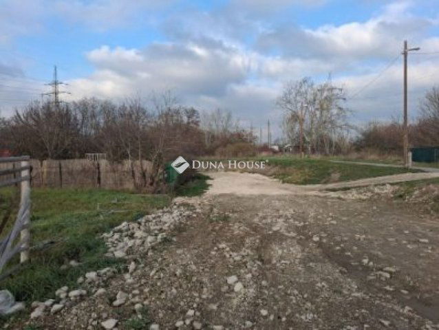 Eladó telek, Budapesten, III. kerületben 90 M Ft