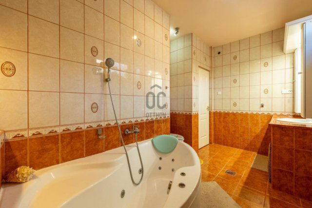 Eladó családi ház, Dunaharasztin 177.9 M Ft, 5 szobás