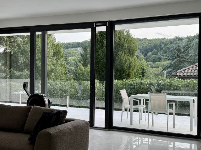 Eladó családi ház, Remeteszőlősön 259.9 M Ft, 4 szobás