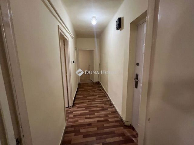 Eladó téglalakás, Komlón 18.5 M Ft, 2 szobás