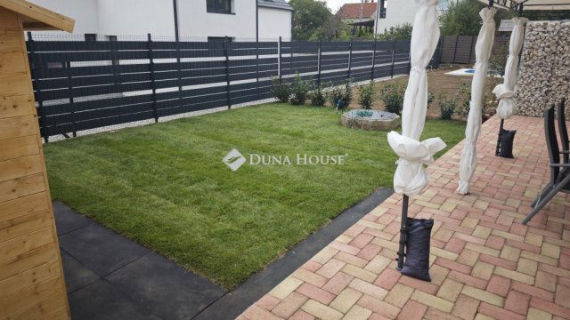 Eladó téglalakás, Balatonalmádiban 115 M Ft, 4 szobás