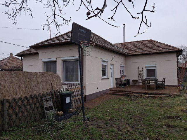 Eladó családi ház, Szolnokon 54.9 M Ft, 3 szobás