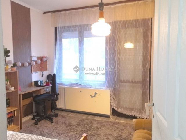 Eladó családi ház, Dunaharasztin 109 M Ft, 6 szobás