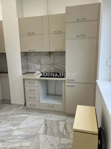 Eladó téglalakás, Jászberényben 39.9 M Ft, 2 szobás