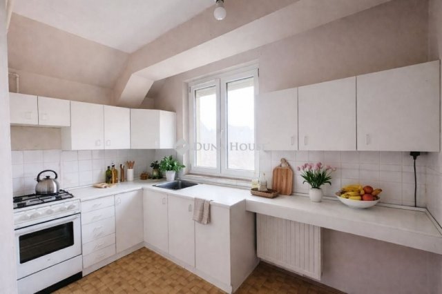 Eladó téglalakás, Pécsett 55 M Ft, 3 szobás