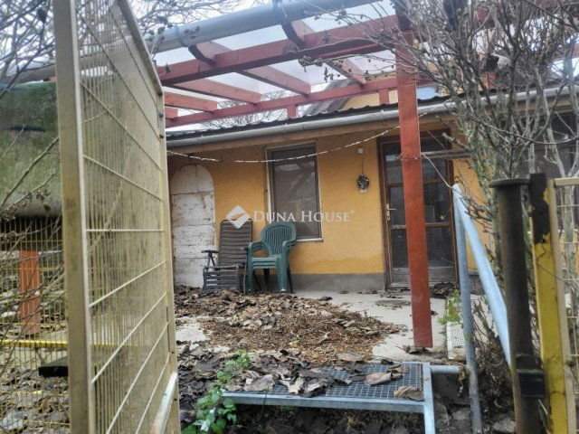 Eladó nyaraló, Móron 32 M Ft, 3 szobás / költözzbe.hu