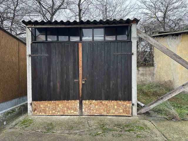 Eladó garázs, Vácon 9 M Ft / költözzbe.hu