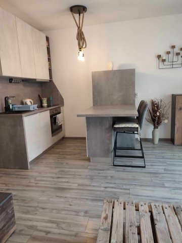 Kiadó téglalakás, albérlet, Pécsett 190 E Ft / hó, 2 szobás