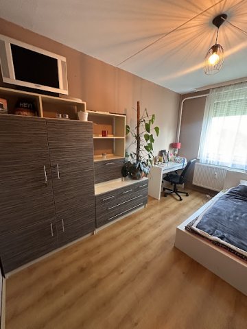 Eladó panellakás, Veszprémben, Haszkovó utcában 48 M Ft