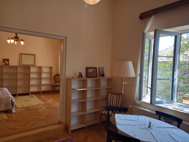 Kiadó családi ház, albérlet, Pécsett, Papnövelde utcában