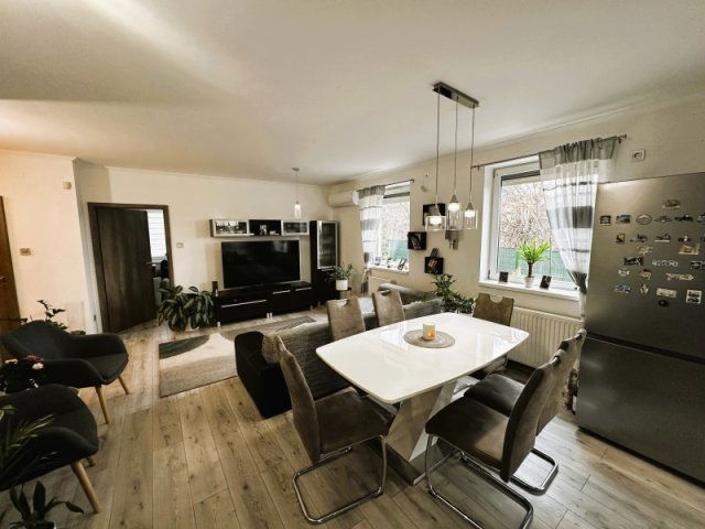 Eladó téglalakás, Pécsett 89.9 M Ft, 3 szobás