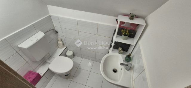 Eladó családi ház, Mohácson 100 M Ft, 5 szobás