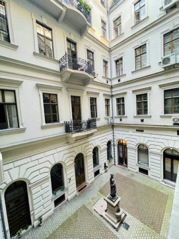 Eladó téglalakás, Budapesten, VI. kerületben 211.47 M Ft