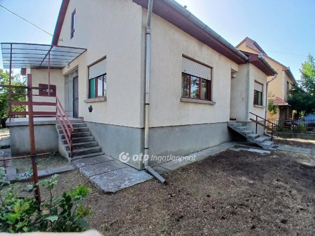 Eladó családi ház, Karácsondon 38 M Ft, 4 szobás