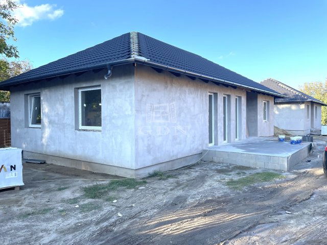 Eladó ikerház, Mendén 87 M Ft, 4 szobás / költözzbe.hu