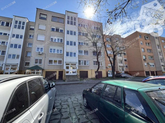 Eladó panellakás, Kecskeméten 38.9 M Ft, 2 szobás