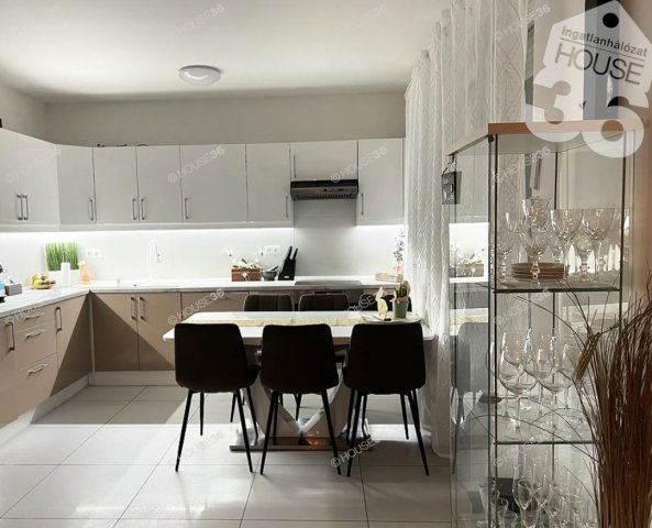 Eladó sorház, Kecskeméten 153.9 M Ft, 5 szobás