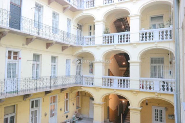 Eladó téglalakás, Budapesten, VI. kerületben 52.99 M Ft