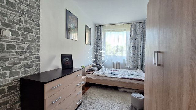 Eladó panellakás, Szegeden 54 M Ft, 3 szobás