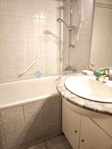 Eladó panellakás, Pécsett 46.9 M Ft, 3 szobás