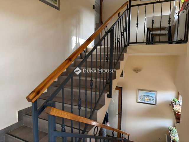 Eladó téglalakás, Pécsett 89.5 M Ft, 3 szobás