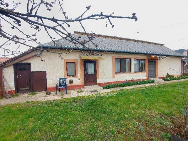 Eladó családi ház, Gesztelyben 21.99 M Ft, 3 szobás