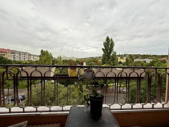 Eladó téglalakás, XI. kerületben, Kosztolányi Dezső téren