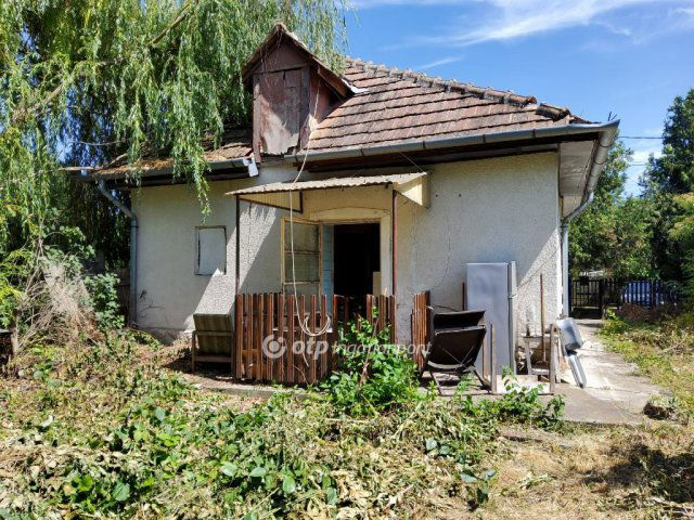 Eladó családi ház, Zsámbokon 17 M Ft, 2 szobás