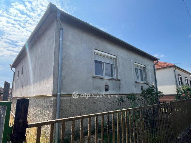 Eladó családi ház, Mezőfalván 39 M Ft, 3 szobás