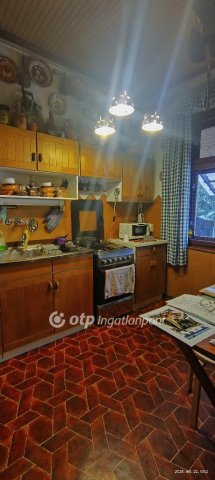 Eladó családi ház, Szolnokon 110 M Ft, 6+1 szobás