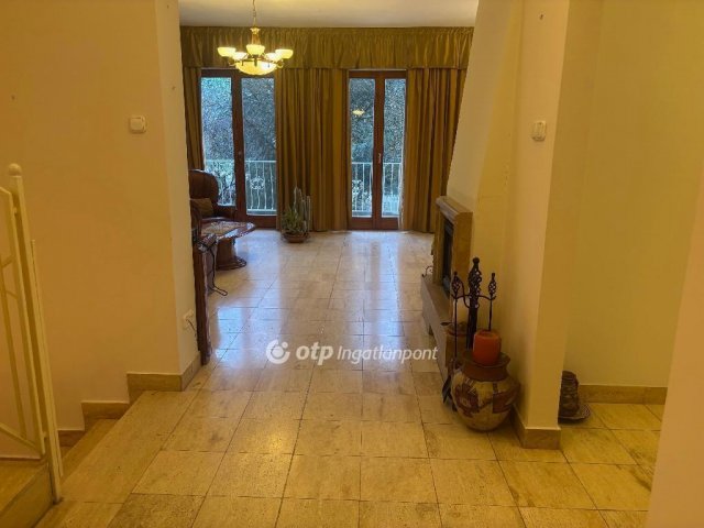 Eladó családi ház, Budapesten, II. kerületben 224.9 M Ft