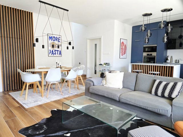 Eladó téglalakás, Pécsett 189.9 M Ft, 4 szobás