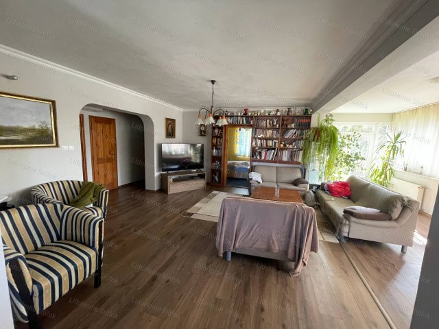 Eladó családi ház, Balatonszárszón 182 M Ft, 7 szobás