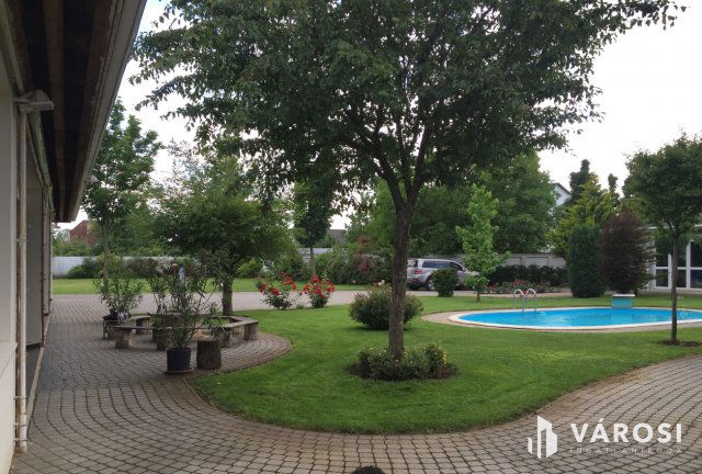 Eladó családi ház, Debrecenben 560 M Ft, 8 szobás