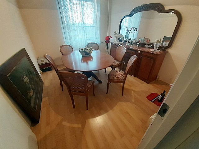 Eladó panellakás, Székesfehérvárott 59.9 M Ft, 3+1 szobás