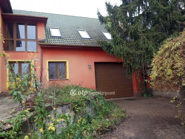 Eladó téglalakás, Egerben 59.5 M Ft, 2+1 szobás