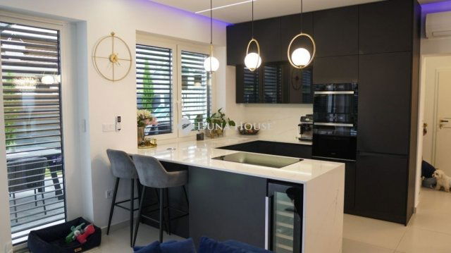 Eladó családi ház, Debrecenben 215 M Ft, 4 szobás