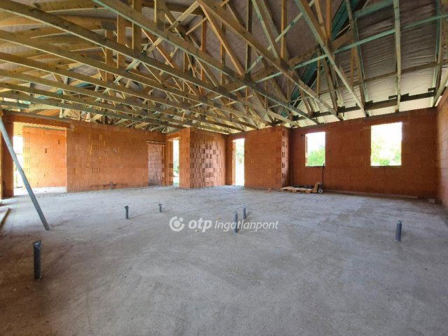 Eladó ikerház, Kistokajon 100 M Ft, 3 szobás