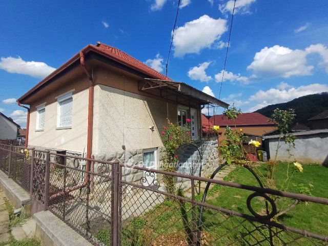 Eladó családi ház, Istenmezején 34 M Ft, 2+1 szobás