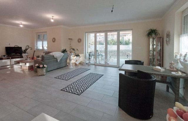 Eladó családi ház, Dunabogdányban 135 M Ft, 3 szobás