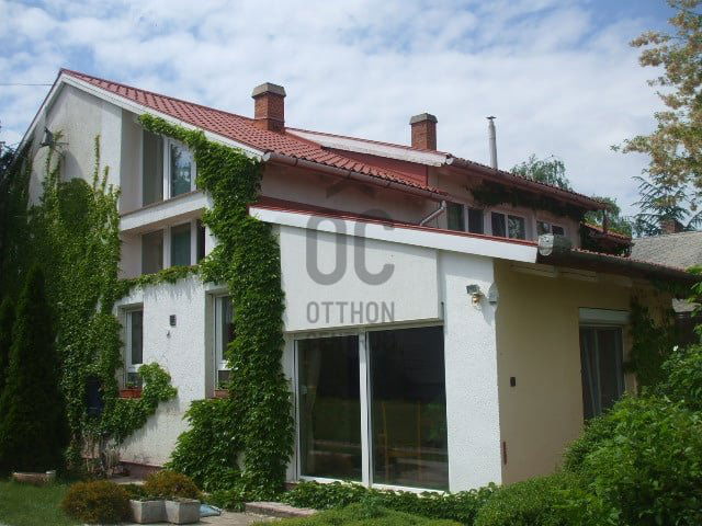 Eladó családi ház, Tatán 129 M Ft, 5 szobás