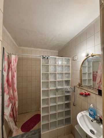 Eladó panellakás, Komlón 25 M Ft, 2+1 szobás