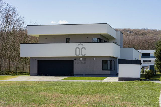 Eladó családi ház, Mogyoródon 550 M Ft, 7 szobás
