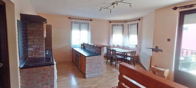Eladó családi ház, Alsópáhokon 74.9 M Ft, 7 szobás