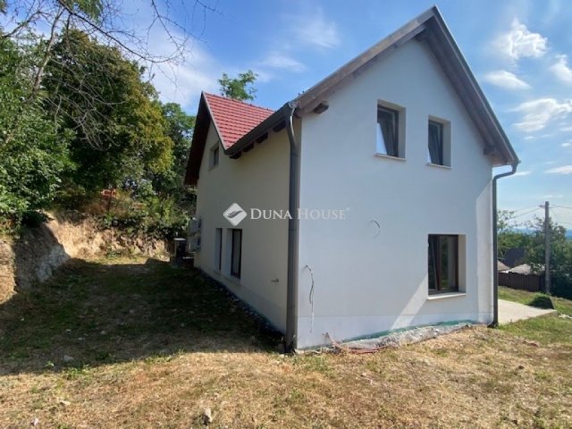 Eladó családi ház, Leányfaluban 159.9 M Ft, 4 szobás