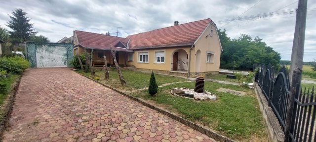 Eladó családi ház, Dombóváron 31.5 M Ft, 3+1 szobás