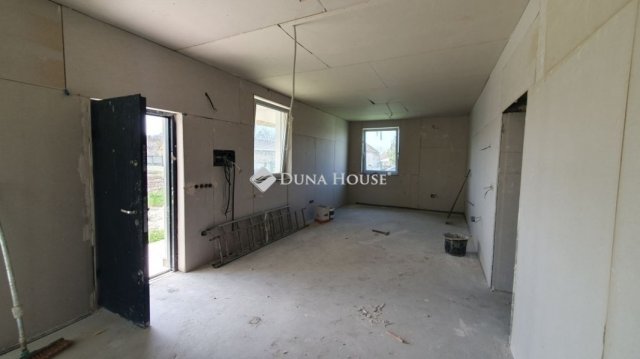 Eladó családi ház, Kókán 67 M Ft, 5 szobás