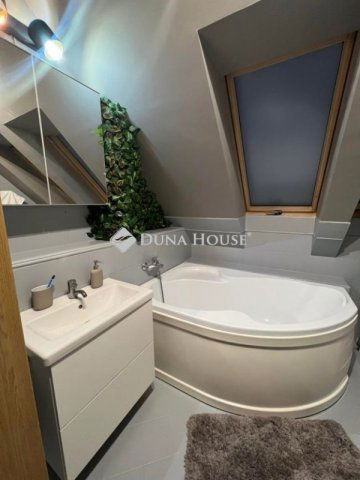 Eladó téglalakás, Budapesten, XVI. kerületben 180 M Ft, 3 szobás