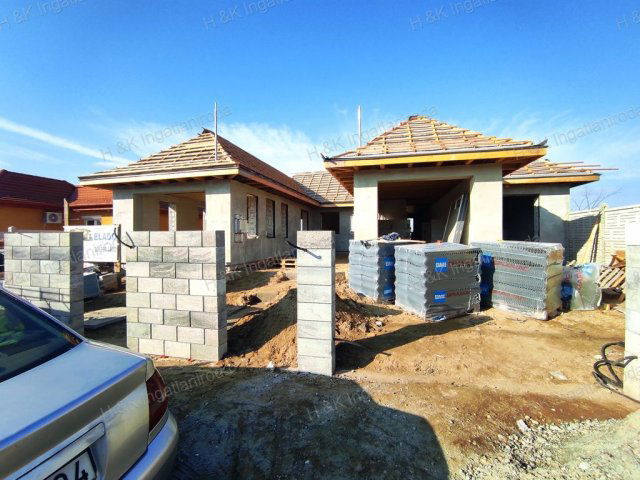 Eladó ikerház, Fóton 120 M Ft, 4 szobás / költözzbe.hu